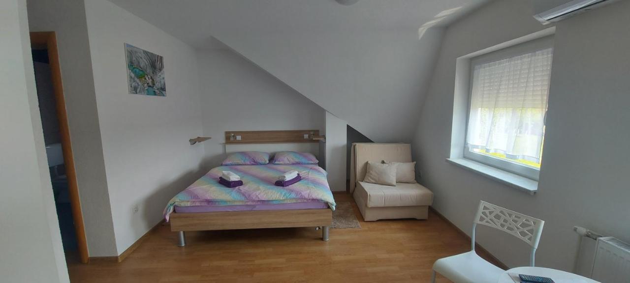 Guesthouse Miha Rakovica Exterior foto