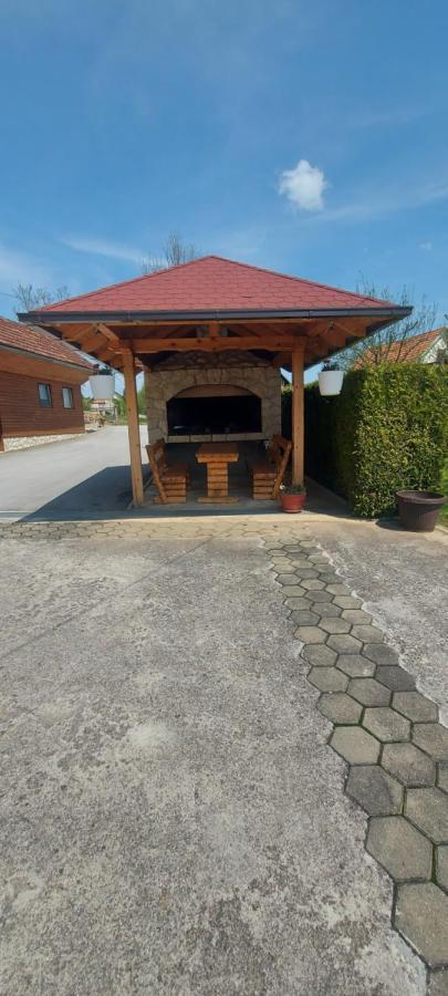 Guesthouse Miha Rakovica Exterior foto