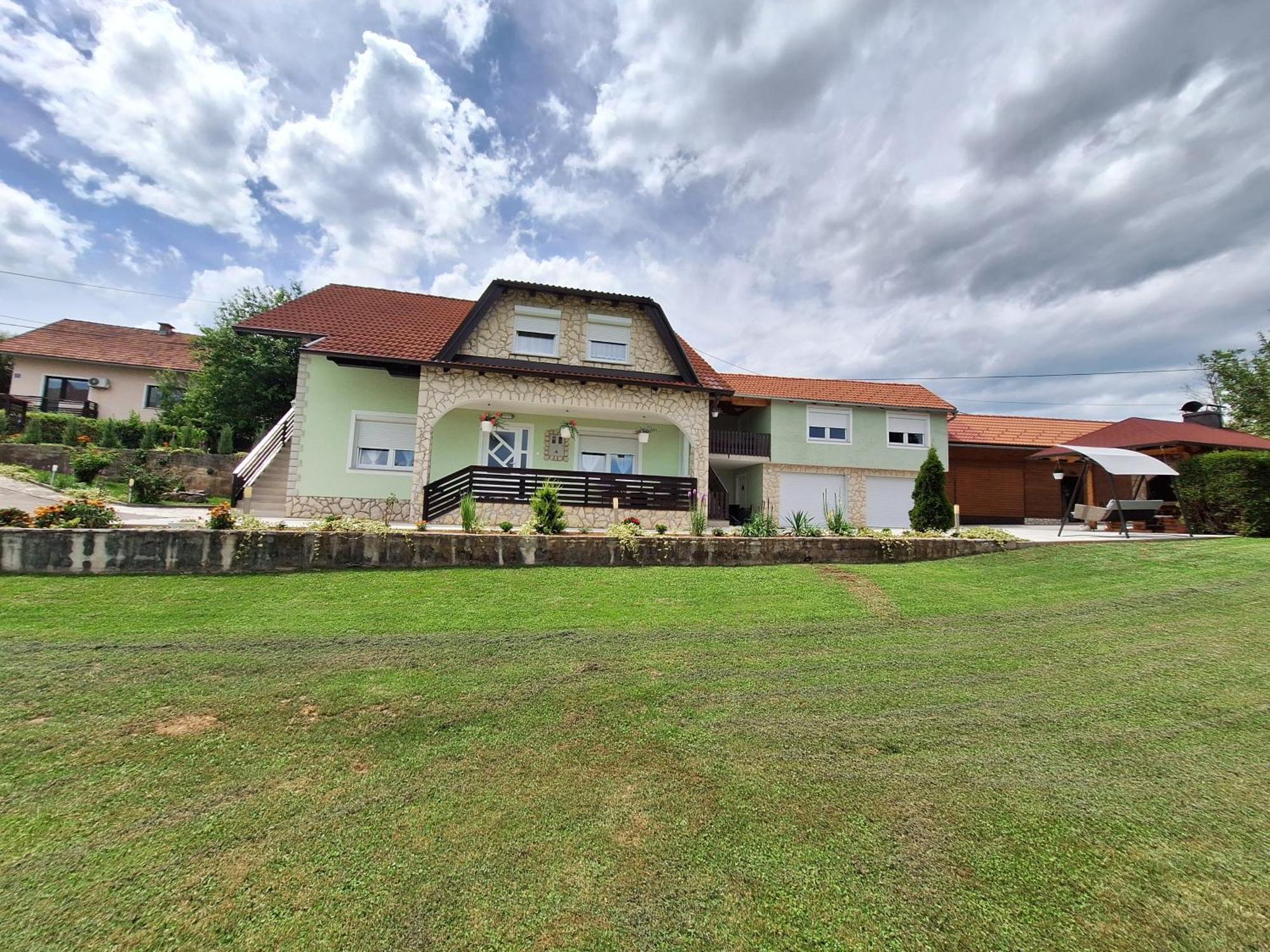 Guesthouse Miha Rakovica Exterior foto